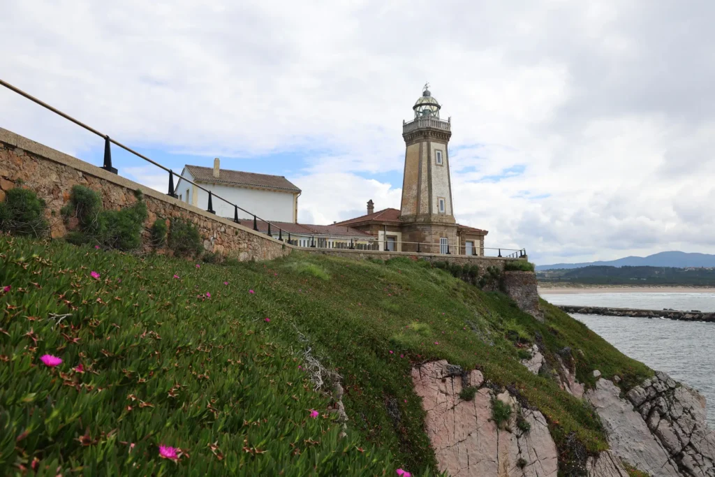 Faro de San Juan de Nieva o Faro de Avilés 1