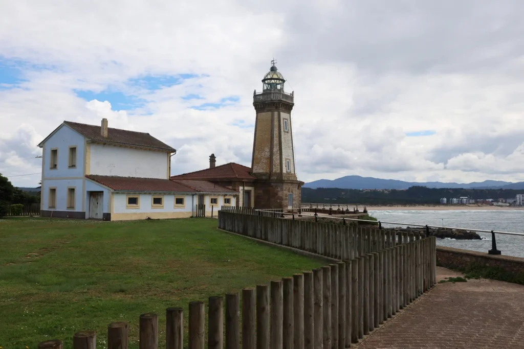 Faro de San Juan de Nieva o Faro de Avilés 4