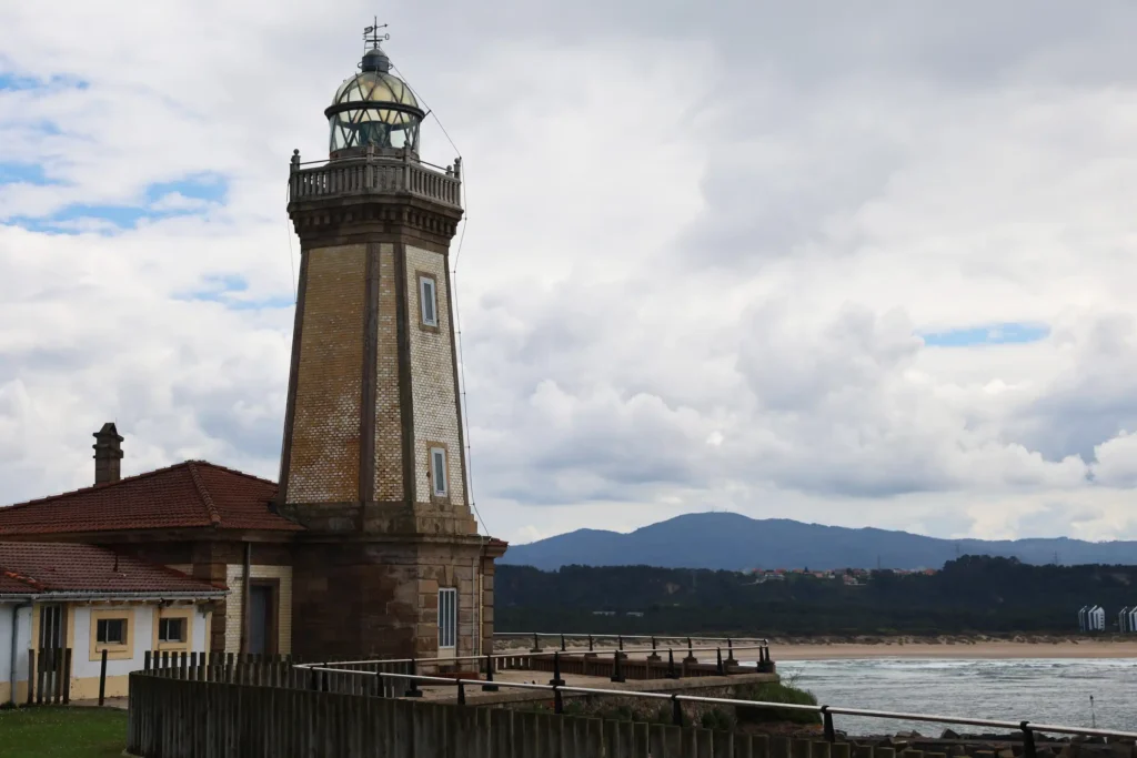 Faro de San Juan de Nieva o Faro de Avilés 6
